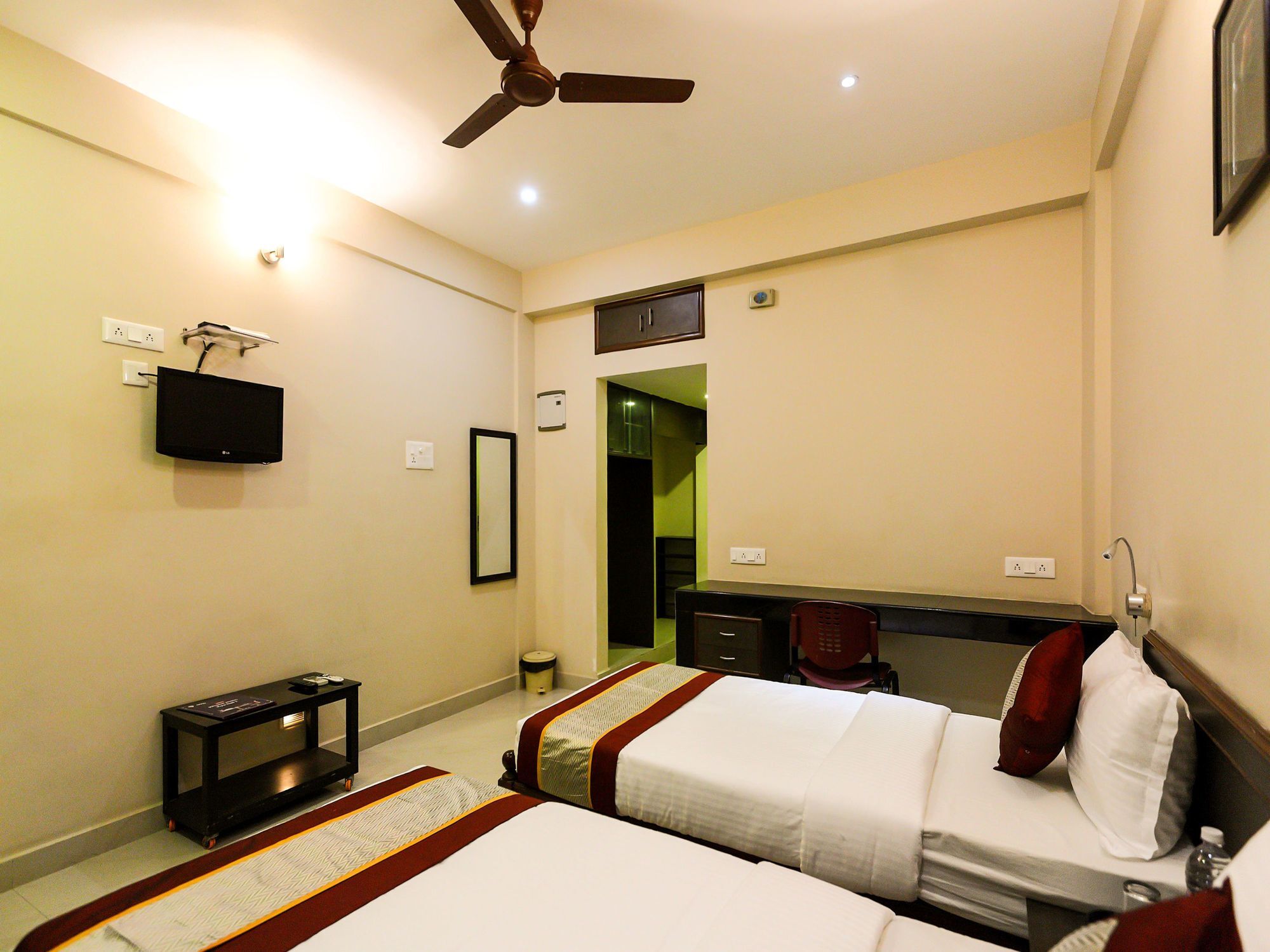 Oyo Flagship 12665 Chrompet Hotel Chennai Exterior photo
